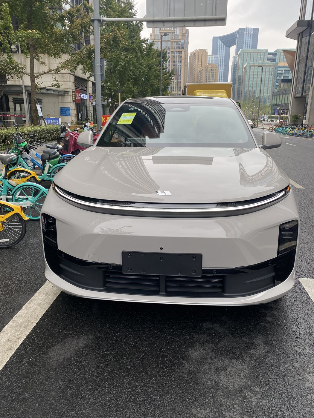 ag贵宾会 MEGA 高压纯电 MPV
